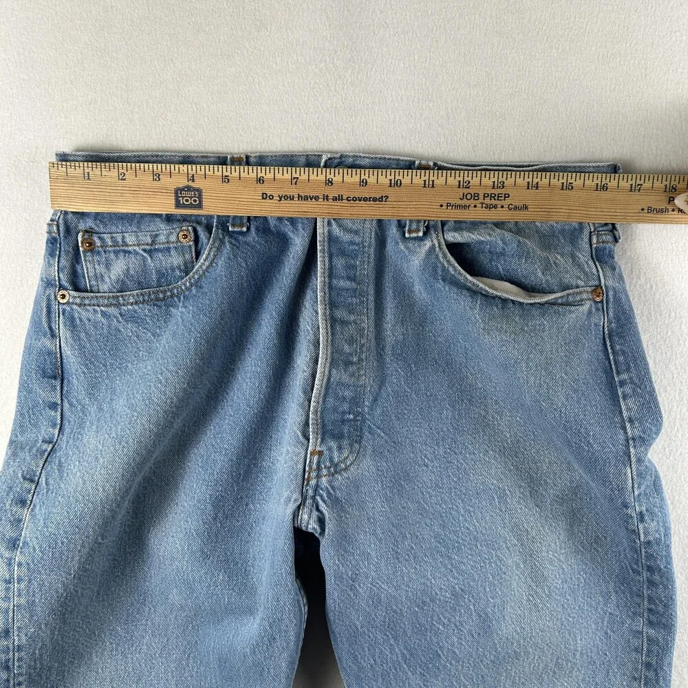Vintage Levis 501 Jeans Mens 33x30 Light Wash Denim Straight Button Fly USA 90s